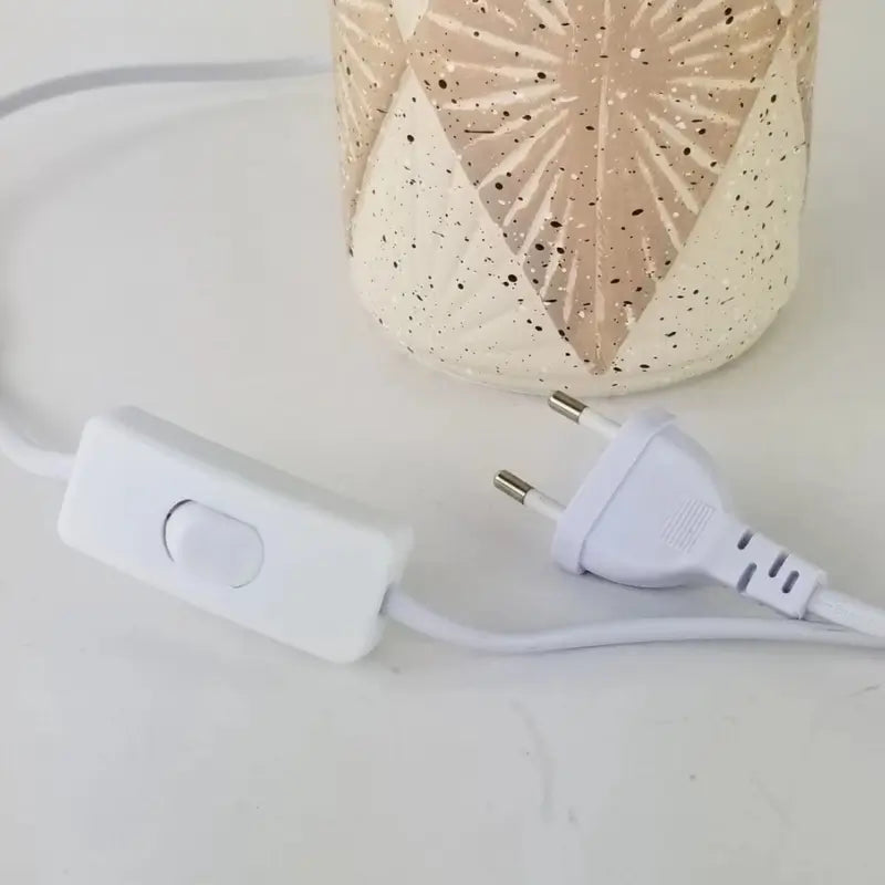 Abajur de Mesa em Cerâmica com Cúpula de Linho