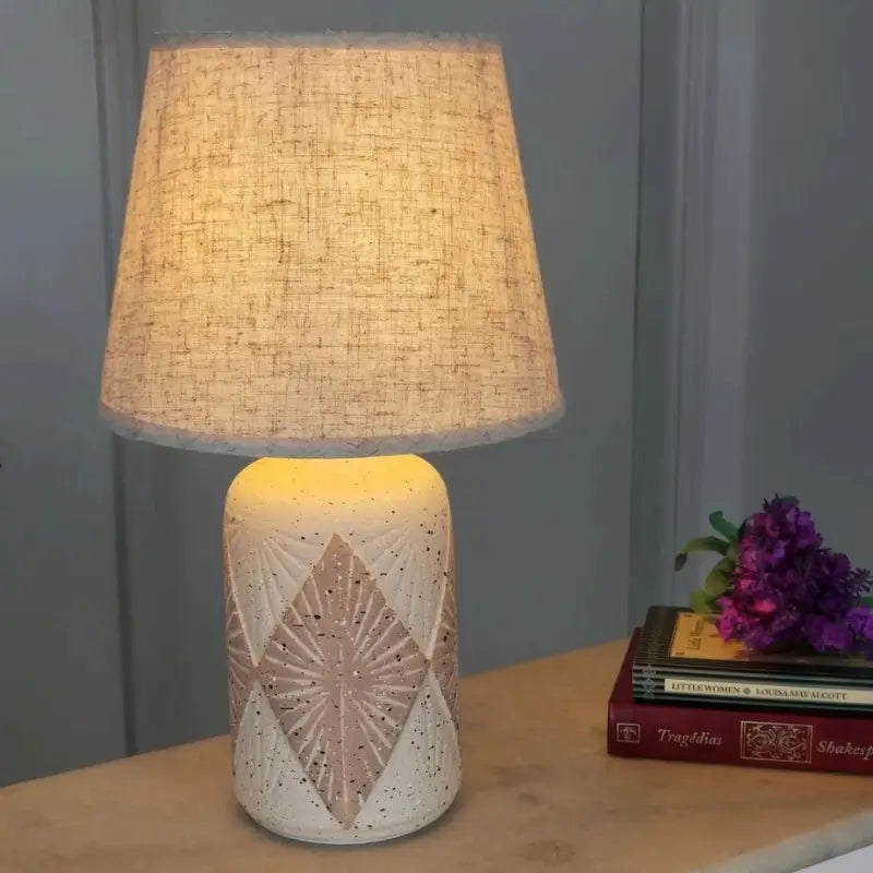 Abajur de Mesa em Cerâmica com Cúpula de Linho